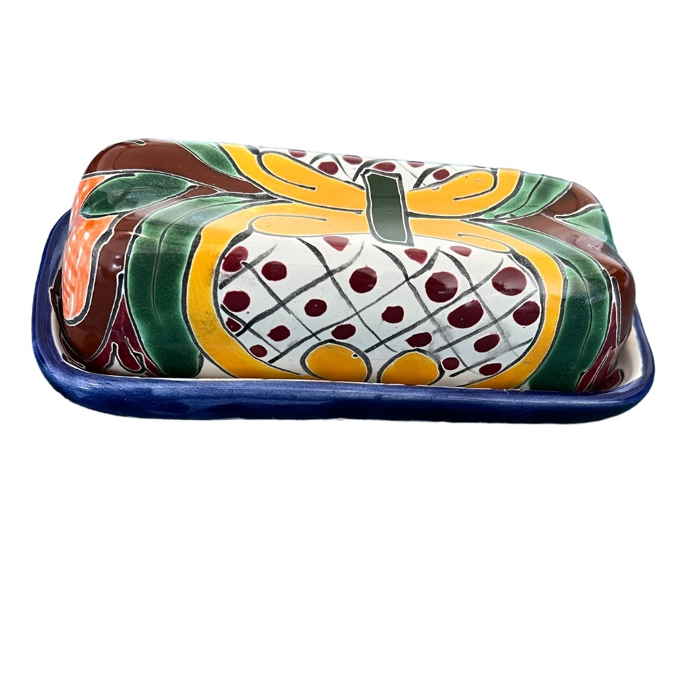 Vintage Mexican Pottery Talavera Butter Dish Signed. 
No chips or cracks .